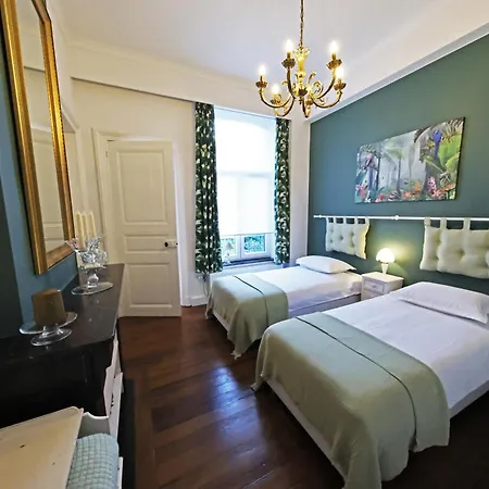 Astrid's Place By Ardenne Places ספא