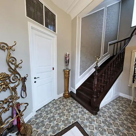דירה Astrid's Place By Ardenne Places ספא
