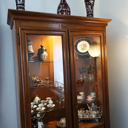 Astrid's Place By Ardenne Places דירה