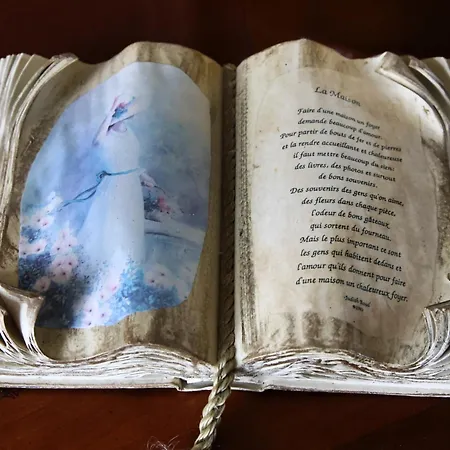 Astrid's Place By Ardenne Places דירה