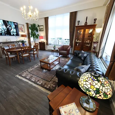 Astrid's Place By Ardenne Places דירה